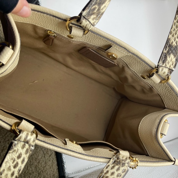 Coach X FAMOUS Grafitti Art Beige Leather Tote with Unique Red Design - Picture 4 of 5